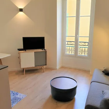 Apartment Hypercentre-101 *